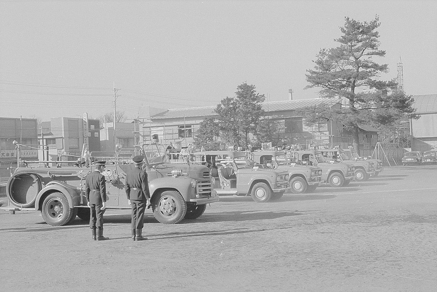 まろん通信Vol.4227 昔の出初め式で見える昭和のビックリする消防車